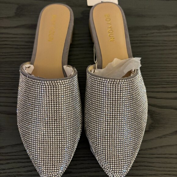 BOYYOUN Shoes - NWOT! Women's Boyyoun Silver Glitter Slides - Size 6 - 1327